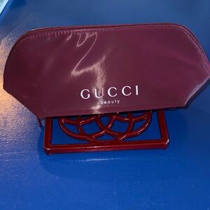 Gucci Beauty Cosmetic Bag Burgundy Zip Pouch NWOT Travel Makeup Case